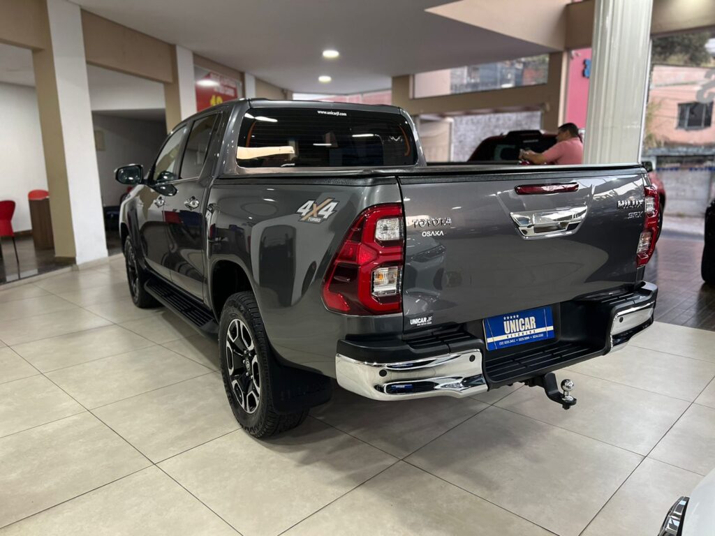 HILUX 8